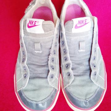 Tenisice NIKE  br 38,5-Moguće slanje