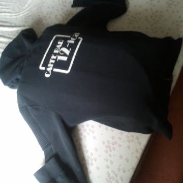 Dukserica vel=M, crna vidi slike!