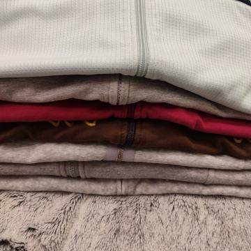 odjeća - ženske hudice i gornji dijelovi trenirki