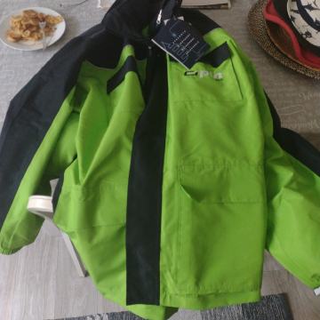 pin MAIL SCHICK ES GRUN. MODEINSTITUT BERLIN GmbH OMNICLIMA® WINDPROOF