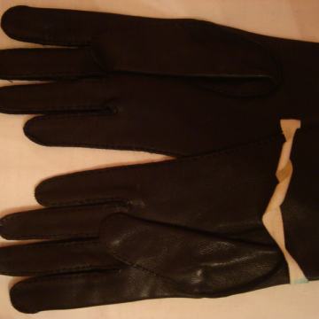 nove kožne rukavice