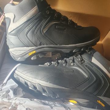 Bennon radne cipele nove br 44