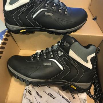 Bennon zaštitne radne cipele,bez zastitne kapice,visoke br 46 NOVO