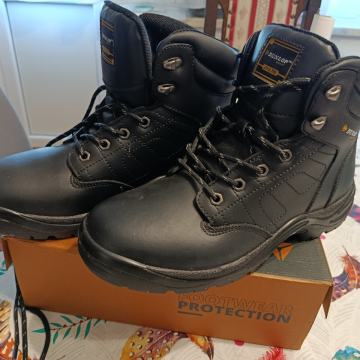 DUNLOP VISOKE RADNE CIPELE NOVO