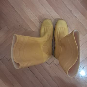 Gumene radne čizme broj 48 s metalnom zaštitom za prste