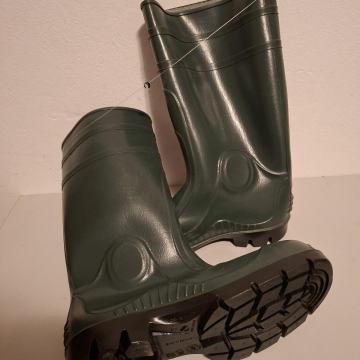 Gumene radne čizme Deltaplus br. 44 potpuno nove