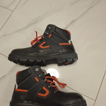 muške radne cipele sa kapicom br.44