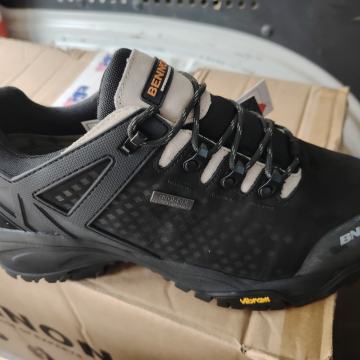 Prodajem radne cipele broj 36i broj 37 , NOVE