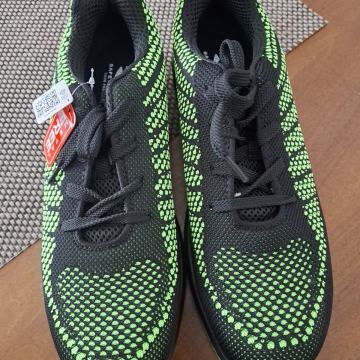 Radne cipele br 44 sa čeličnom kapicom