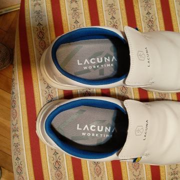 Cipele radne br.47 za hladne prostore LACUNA  prodajem za 30 E