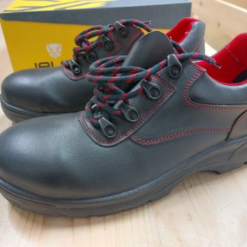 Zastitne radne cipele,niske. Broj 44. NOVO