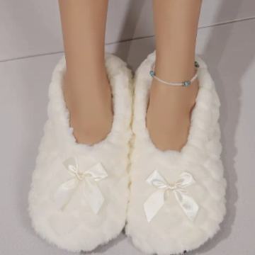 BIJELE KRZNENE PAPUČE ZA PO DOMA VEL.35-38   NOVO