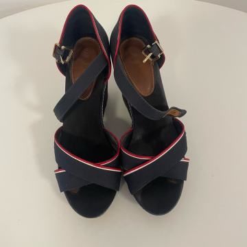 Cipele traže novi dom – 13 pari kvalitetnih ženskih cipela