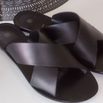 CRNE PAPUČE BR. 37 i 36   NOVO