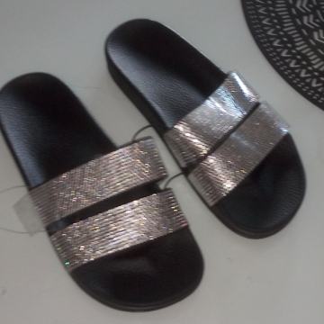 CRNE PAPUČE BR. 37  NOVO