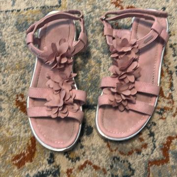Djecje sandale br 35