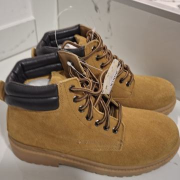 Nove gleznjace vel 40