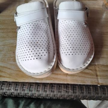 Medecinske papuce mogu joj poslužit nisu oštećene broj 41