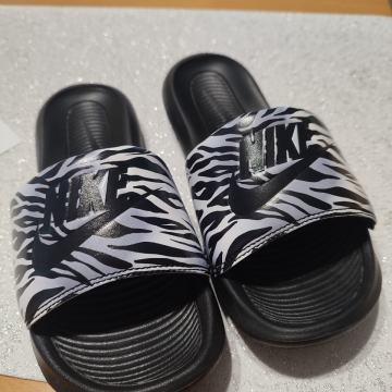 Nike natikače šlape