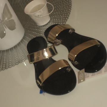 CRNO-ZLATNE PAPUČE BR. 37  NOVO