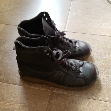 PRODAJEM MARTENSICE VELIČINA 39