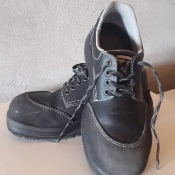 Radne cipele marke Artra, broj 38, nošene samo jednom!