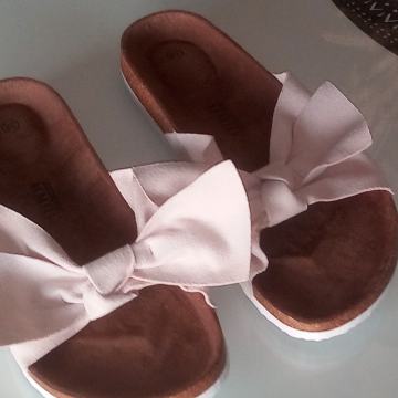 ROZA PAPUČE BR. 38 - NOVO