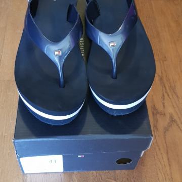 TOMMY HILFIGER JAPANKE NA PUNU PETU VEL 41