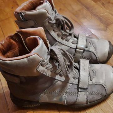 Ženske gležnjače, br 39