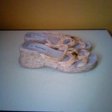 Zenske  natikace br.37