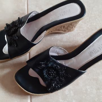 Ženske natikače veličina 40