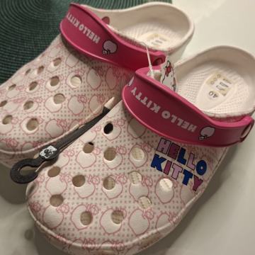 KROKSE PAPUČE NATIKAČE vel. 40 - NOVO S ETIKETOM