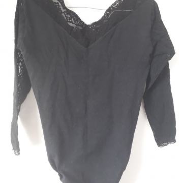 Crni body sa čipkom