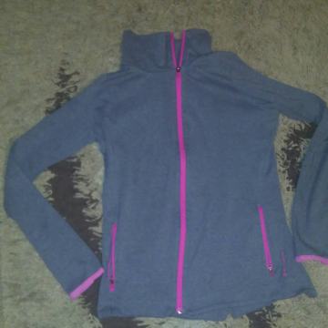 Zenska odjeca i jastuk