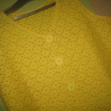 MAJICA ŽUTA VEL.38 NOVO