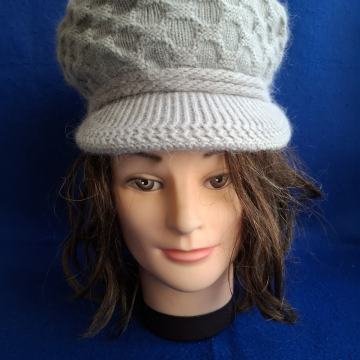 KAPA. Zimska. Siva sa šiltom. Angora. Mob
