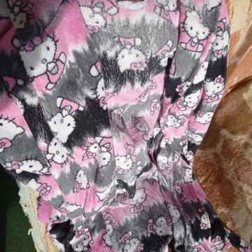 OGRTAČ--vel.L-Heloo Kiti-novo