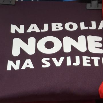 Pregača sa šaljivim natpisom 101 Bordo