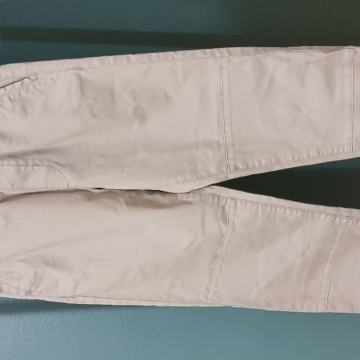 Ženska garderoba manjih veličina (3 para hlača za 6 €)