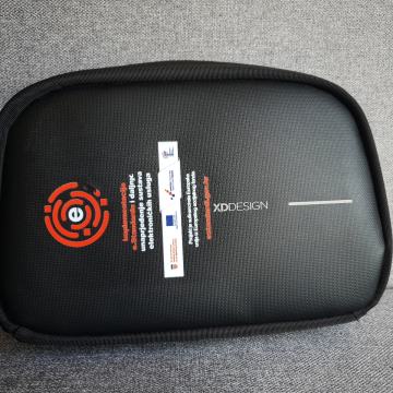 Bobby Sling torba, XDDESIGN