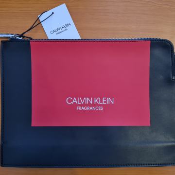 Calvin Klein kožna torbica (NOVO)