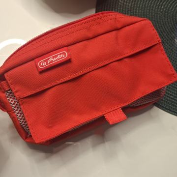 CRVENA SPORTSKA KOZMETIČKA TORBA - NOVO