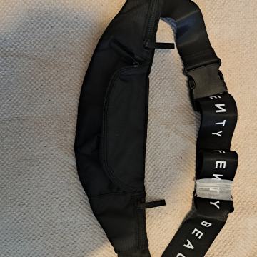 Fenty torbica oko struka