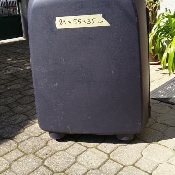 Kofer dimenzija 81x 55 x 35 prodajem za 35 E