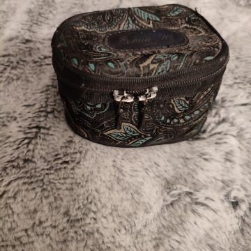 neseser - kozmetička torbica