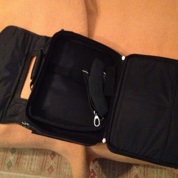 Kožna crna muška torba - čvrsta