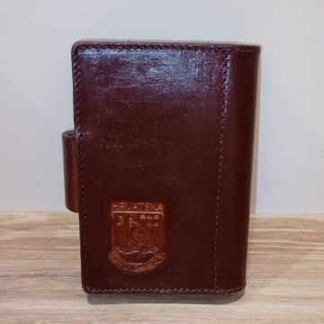 Kožna tabakera sa grbom Slavonskog broda