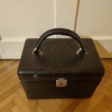 Kožna torba za stvari kozmetika šminka lijekovi