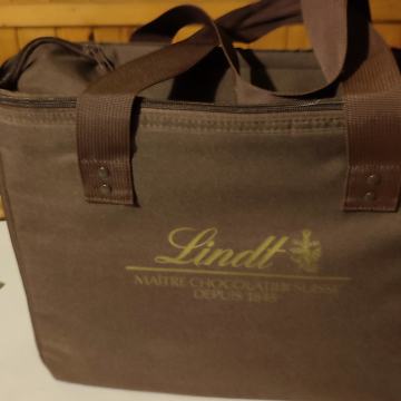 Lindt rashladna torba srednje veličine