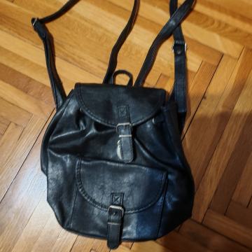 Mali crni vintage ruksak